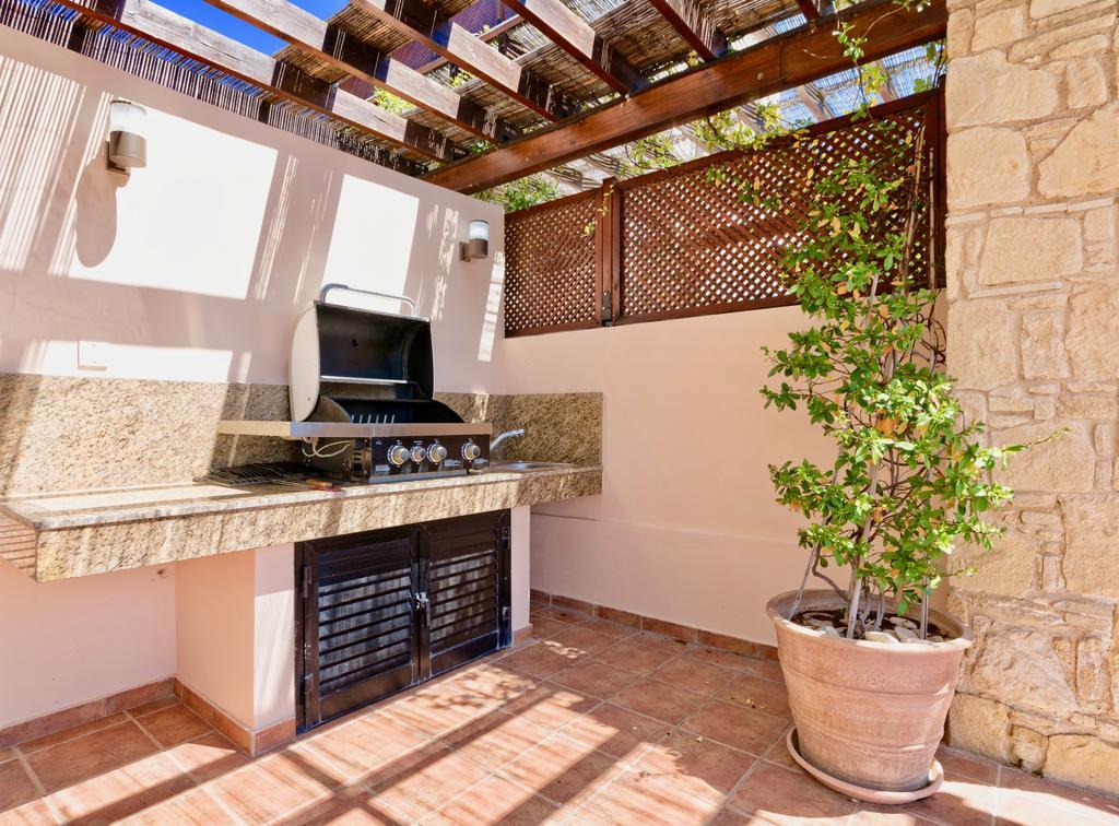 4 Bedroom Villa Helidoni With Private Infinity Pool, Aphrodite Hills Resort クークリア エクステリア 写真