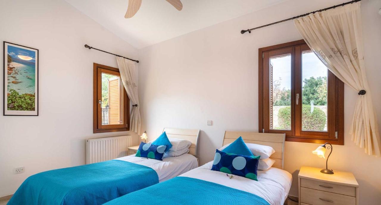4 Bedroom Villa Helidoni With Private Infinity Pool, Aphrodite Hills Resort クークリア エクステリア 写真